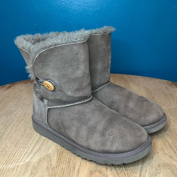 UGG Bailey Button Mini Boots Gray Suede Fur Lined Shearling Women’s Size 6 - Picture 1 of 11